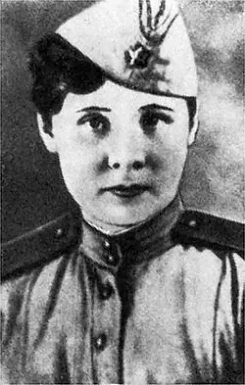 Татьяна Барамзина — Снайпер и телефонист стрелкового батальона, ефрейтор, Герой Советского Союза
