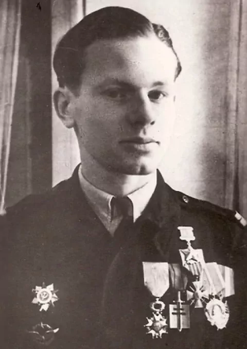 Ролан де ла Пуап — Французский лётчик, виконт, Герой Советского Союза (1944).