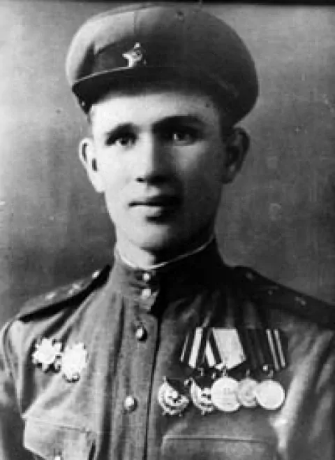 Александр Алымов — Советский военный лётчик, лейтенант, Герой Советского Союза