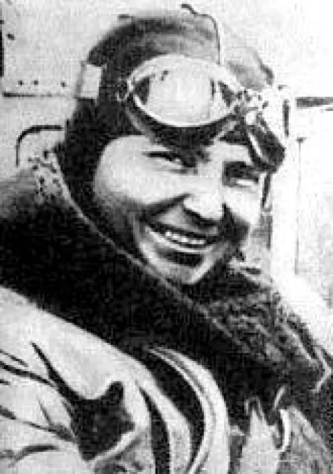 Полина Осипенко — Летчица, Герой Советского Союза