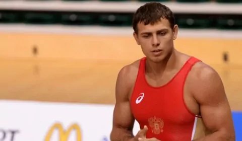 Никита Мельников — Русский спортсмен, борец, чемпион мира по греко-римской борьбе.