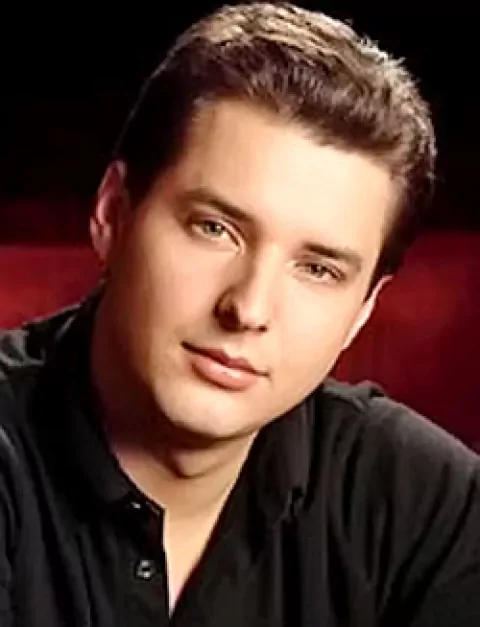 Дмитрий Корчак — Российский оперный певец (тенор).