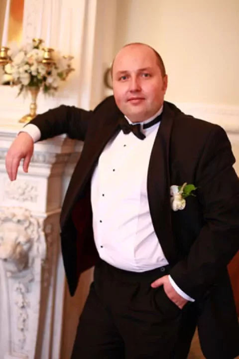 Виталий Ишутин — Оперный певец тенор, солист Мариинского театра.