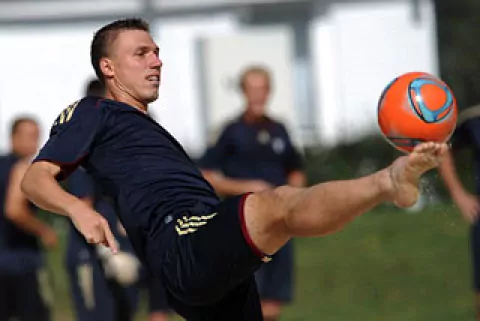 Илья Леонов — Российский футболист, игрок в мини-футбол и пляжный футбол.