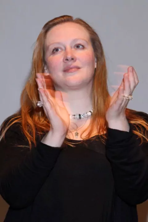 Юлия Ауг — российская актриса, режиссёр театра и кино