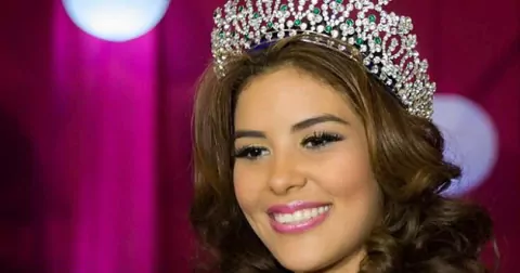 Мария Хосе Альварадо — Обладательница титула и короны красоты конкурса Мисс Гондурас