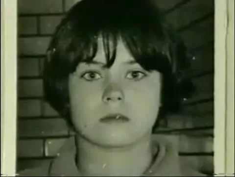 Мэри Белл — Малолетняя британская преступница, осужденная за убийство двух мальчиков
