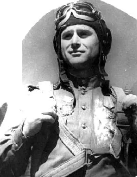 Иван Попов — Лётчик - истребитель, подполковник