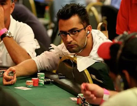 Антонио Эсфандиари — Профессиональный игрок в покер